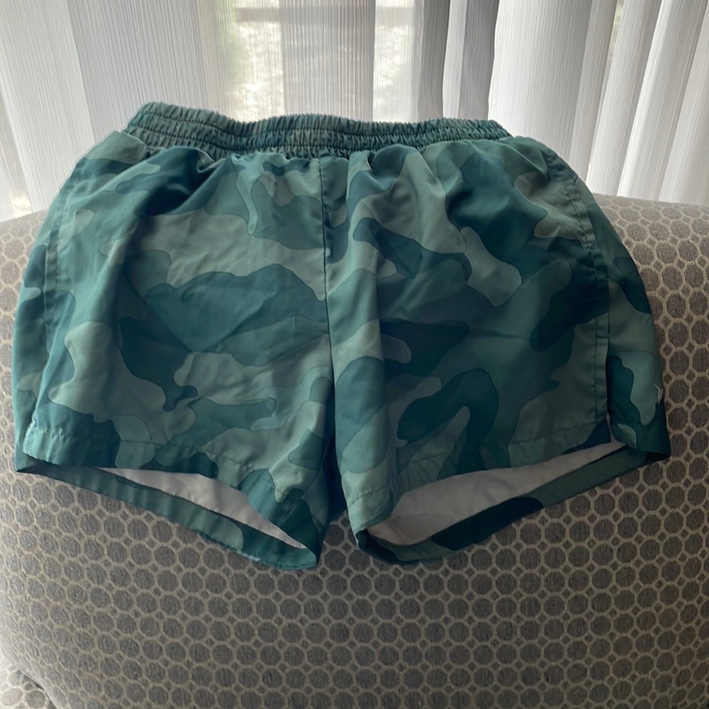 Old Navy active girls athletic shorts. Size XL (14-16). Green camo pattern.